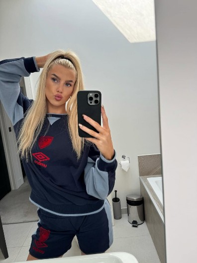 UH, PLAVA TREŠNJICA Devojka argentinskog asa, saigrača naših reprezentativaca, svim srcem uz Englesku