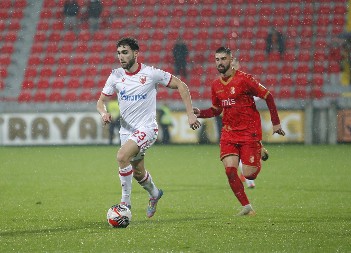 SKAUTI OBLEĆU OKO MARAKANE Fudbaler Zvezde na meti brojnih klubova