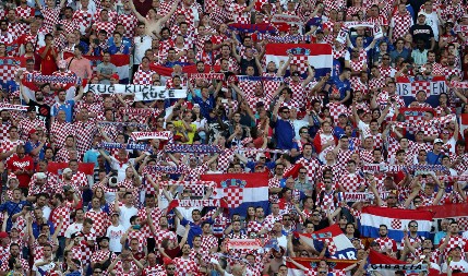 SKANDAL U PODGORICI Hrvatski navijači pevali "Ubij Srbina"