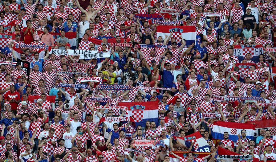 SKANDAL U PODGORICI Hrvatski navijači pevali "Ubij Srbina"