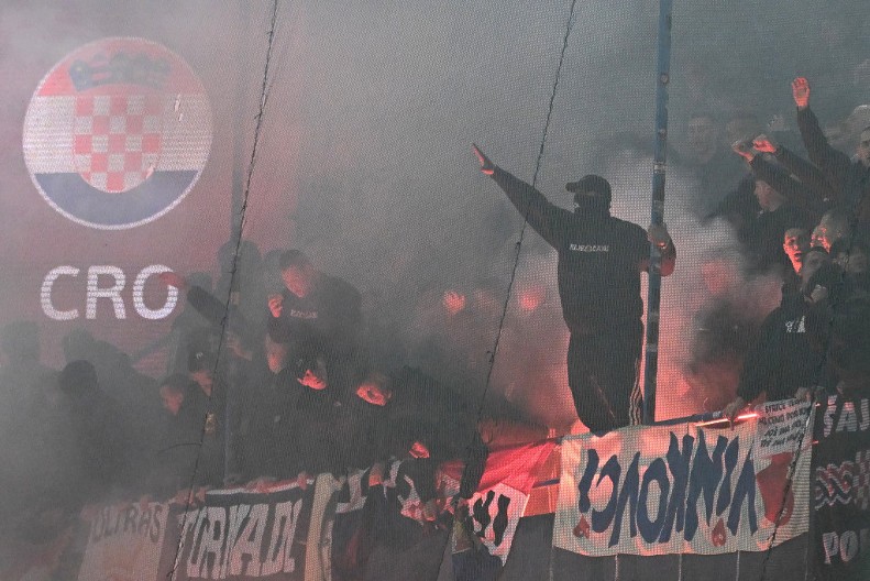 OGLASILA SE CRNOGORSKA POLICIJA Utvrđuje se identitet hrvatskih navijača koji su vređali Srbe