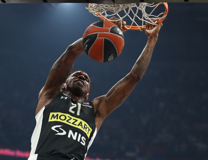 BOMBA NA POMOLU Džejms Naneli ponovo oblači crno-beli dres!?