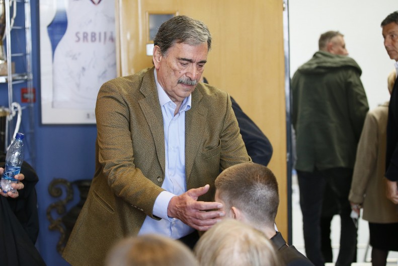 VLADE ĐUROVIĆ PREZADOVOLJAN Čuveni trener posebno nahvalio jednog igrača Zvezde