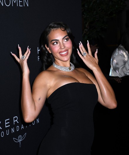 ŽENI NAM SE RONALDO Crkva stara sedam vekova čeka svadbu decenije, a zašto baš ta? Georgina ne voli gungulu...