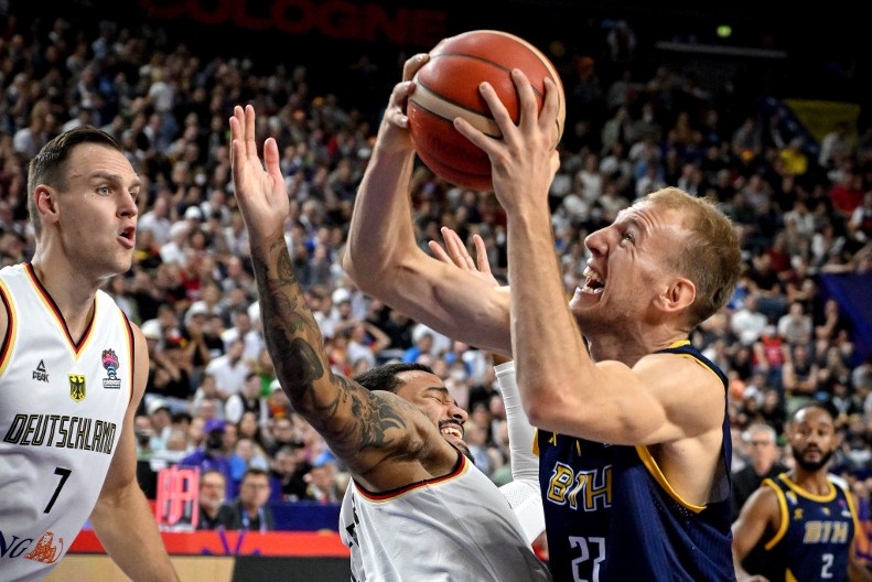 BOSNA PRED SRBIJU "Ovo je masakr"