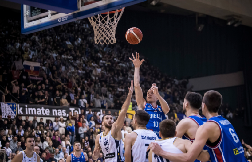 SARAJEVSKA SRAMOTA Navijači BiH izviždali "Bože pravde", pa skandirali: Srbijo, k**vo balkanska (VIDEO)