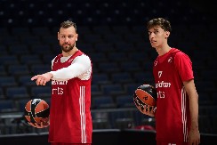 CRVENI ALARM KOD CRVENO-BELIH Američki koledži bi da odvedu velikog talenta Zvezde