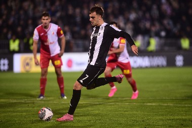 KO ĆE DA RASPETLJA OVO KLUPKO U PARTIZANU? Štutgart ne bi da ostavi Miloševića u Humskoj, crno-beli dres oblači bivši igrač Zvezde, a sprema se prodaja Vukotića