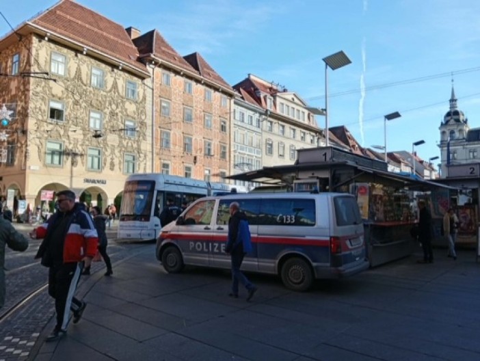 PAŽNJA, STIŽU "DELIJE" Jake snage policije svuda po Gracu (FOTO)