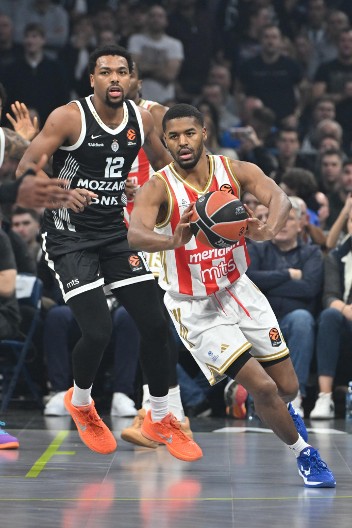 OVAJ POTEZ RAZBESNEO JE "DELIJE" Pogledajte šta je radio Batler pre šuta koji je mogao da odvede meč u produžetak (VIDEO)