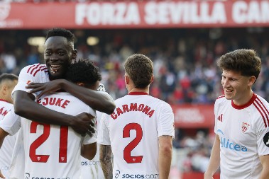 OTERALI PAUNOVIĆA, PA UPALI U JOŠ VEĆI KANAL Sevilja deklasirala Ovijedo